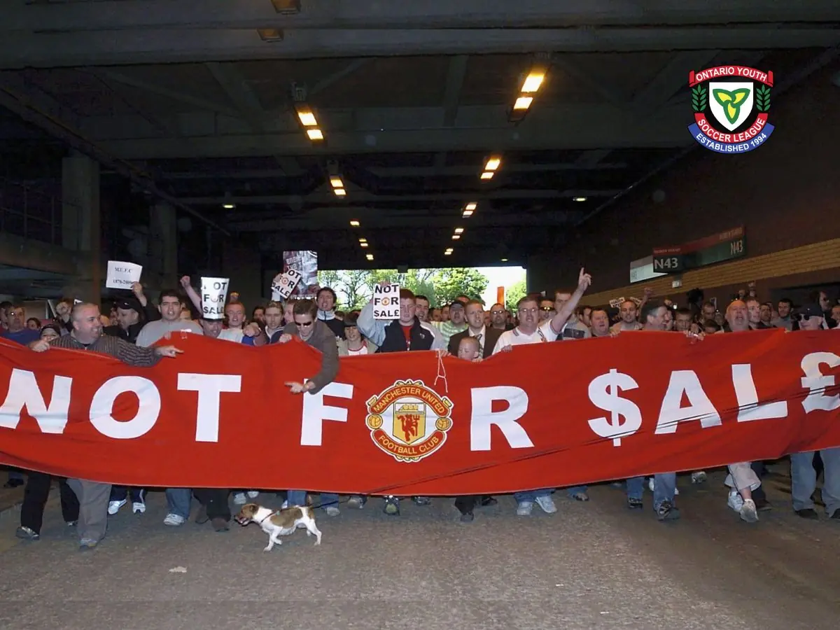 Cổ động viên Manchester United biểu tình
