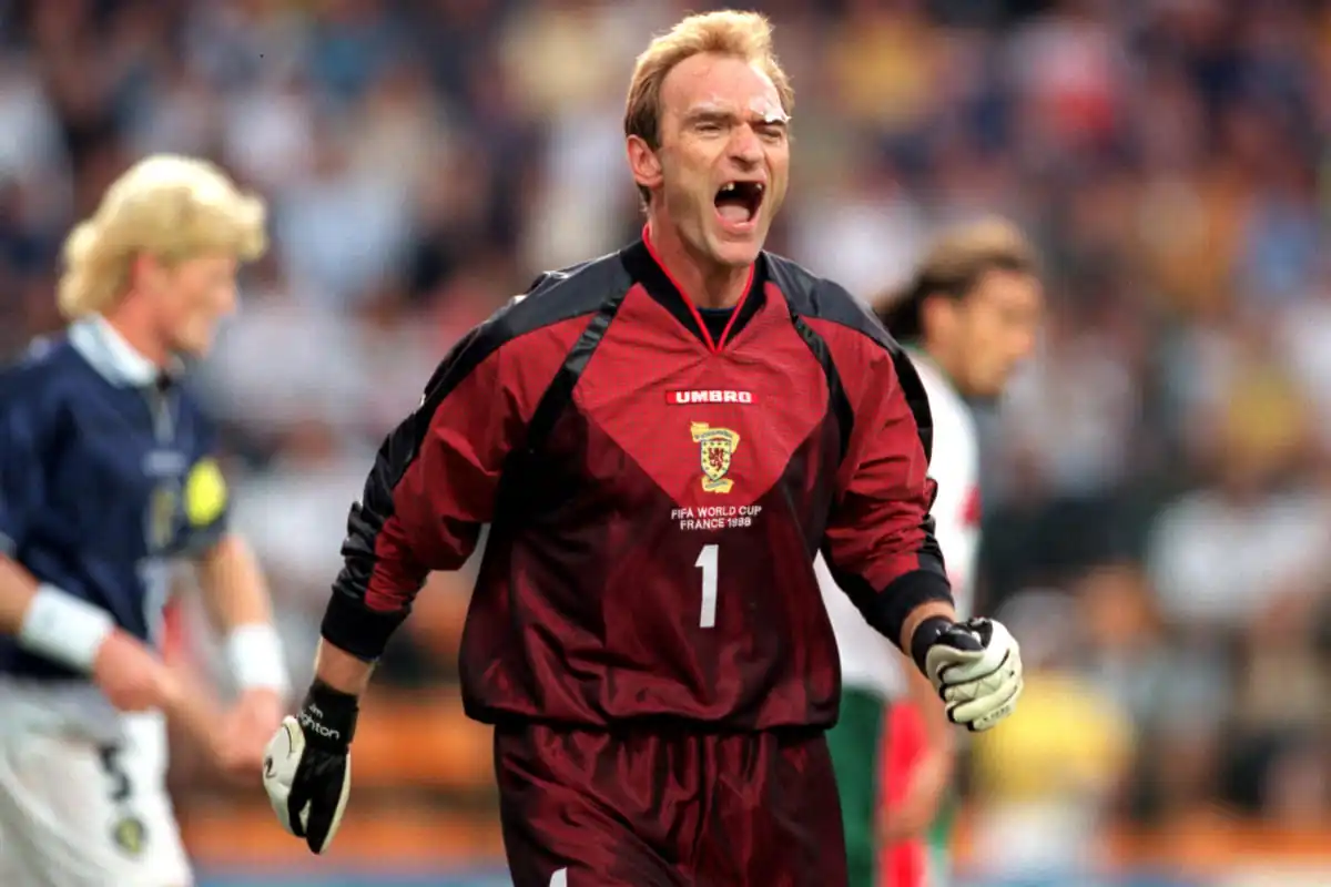 Top 10 Cầu Thủ Lớn Tuổi Nhất Từng Thi Đấu Tại World Cup 5 Jim Leighton (Scotland)