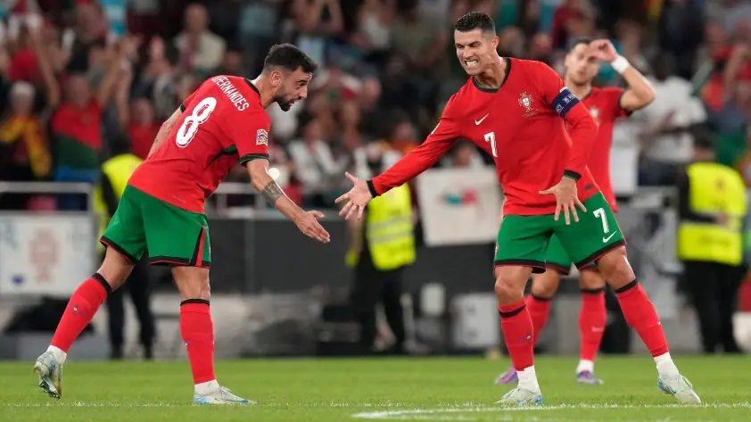 “HLV Bồ Đào Nha: ‘Ronaldo là triệu phú bóng đá và tấm gương sáng'”