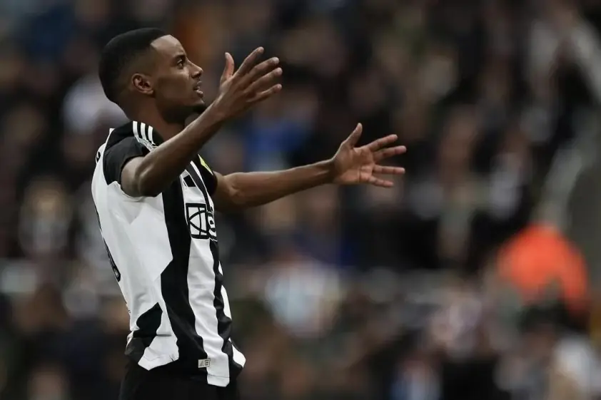 isak mau thuan voi newcastle 68a546bfbe30b