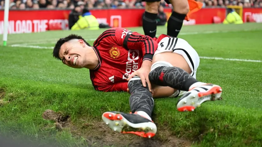 lisandro martinez manchester united goes 876863507 1712095952 051734