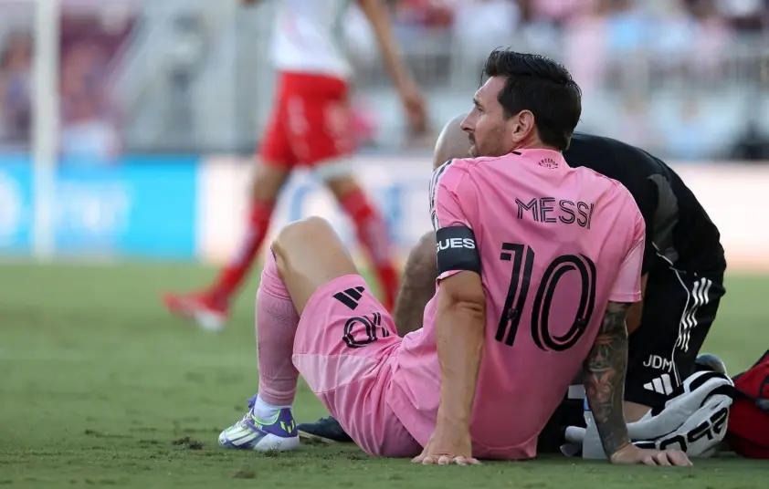 messi chan thuong 688ea82e64185