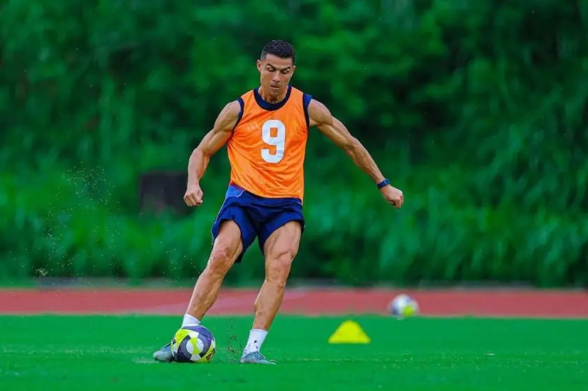 ronaldo khoe co bap o tuoi 40 68a43d0349346