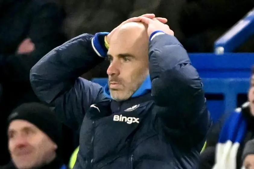 enzo maresca forms a surrender cobra 68c4d80a1f7ce