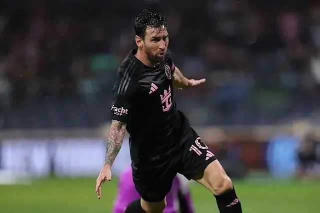 giua coi bong tron menh mang ai can noi leonel messi 68d4fae3d5c81