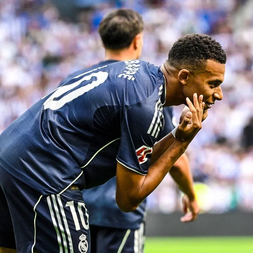 Có nên trao Quả Bóng Vàng cho Mbappe ngay lúc này?