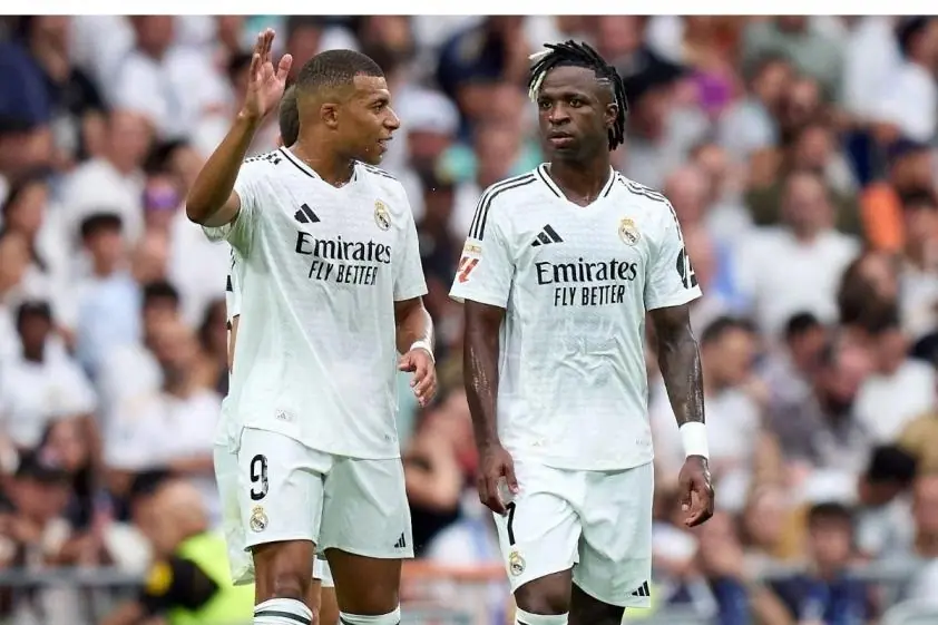 vinicius gianh giai thuong cau thu hay nhat tran la bat cong voi mbappe 2 68d36c200e0f5