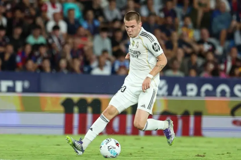 “Xabi Alonso đau đầu vì tài năng của Bellingham”