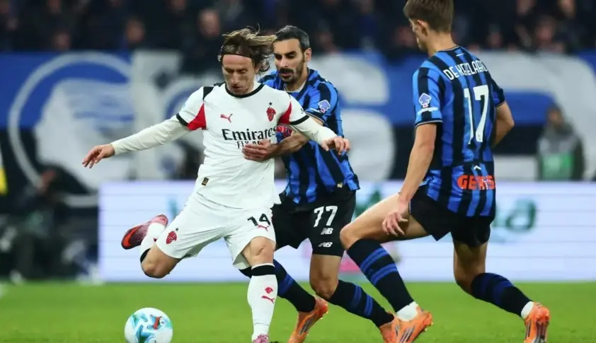 Chia điểm với Atalanta, AC Milan bỏ lỡ cơ hội lên ngôi đầu Serie A