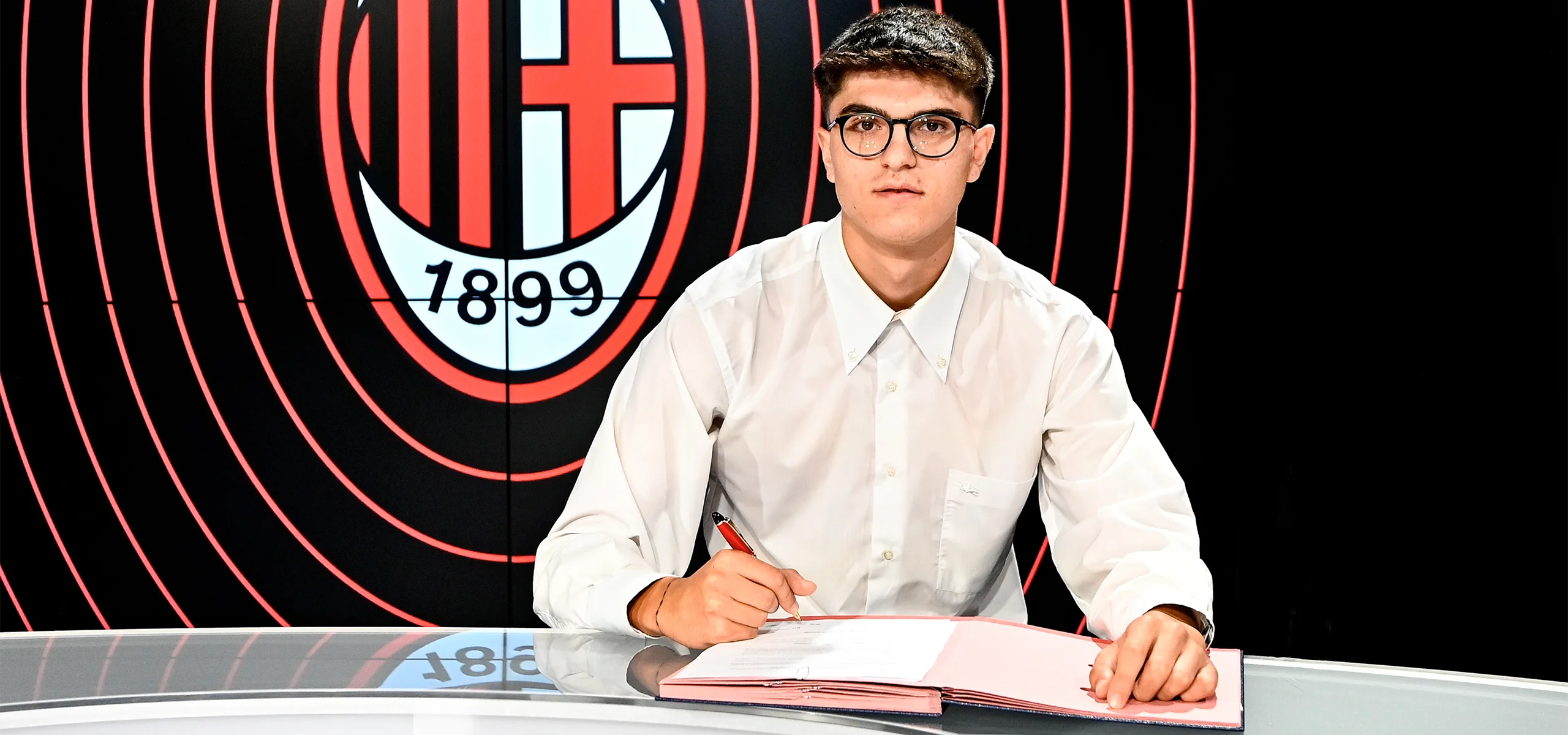 Arsenal và Barca tranh giành ‘ngôi sao tương lai’ của tuyển Ý