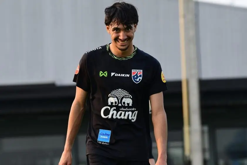 “Sao trẻ Thái Lan ghi bàn vào lưới PSG: Bước tiến ấn tượng ở châu Âu”