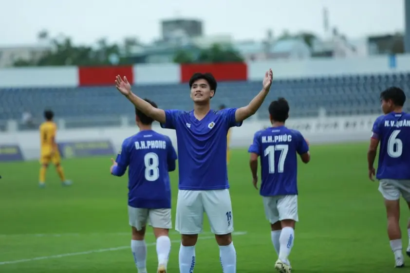Thần đồng Việt Nam tỏa sáng, giúp đội nhà cầm hòa đàn em De Bruyne
