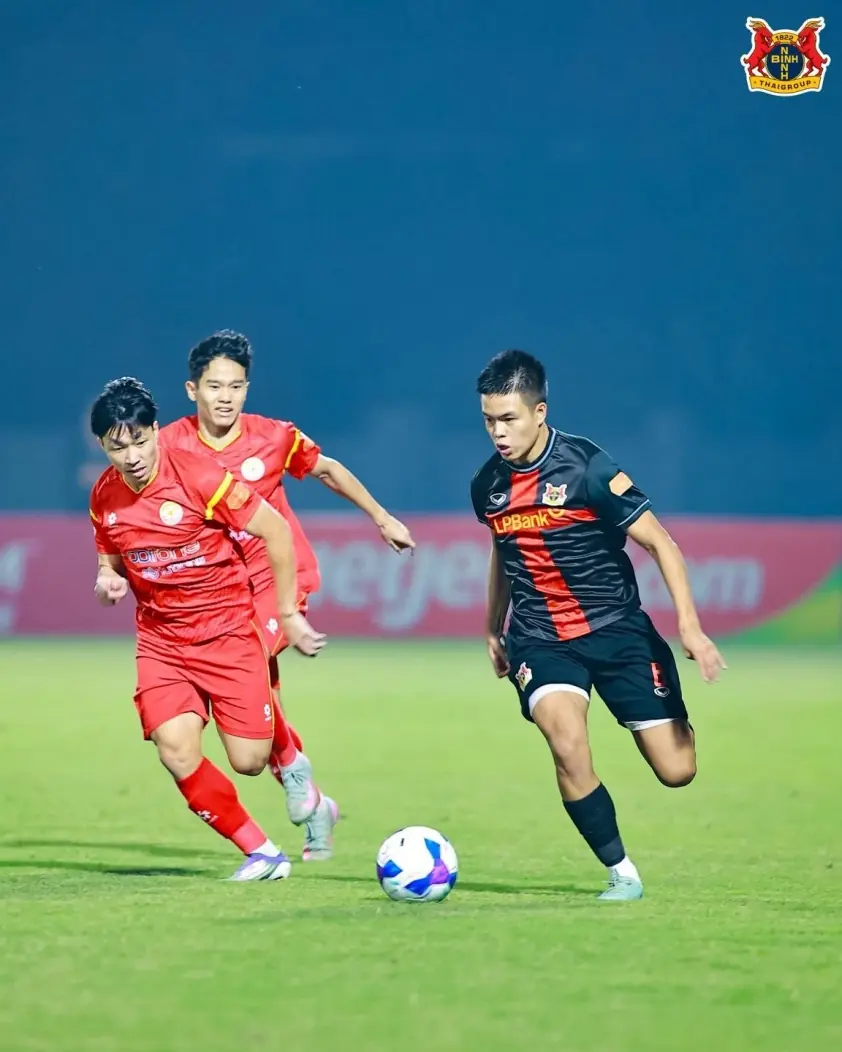 HLV Tây Ban Nha ca ngợi Trần Thành Trung sau chiến thắng 3-1