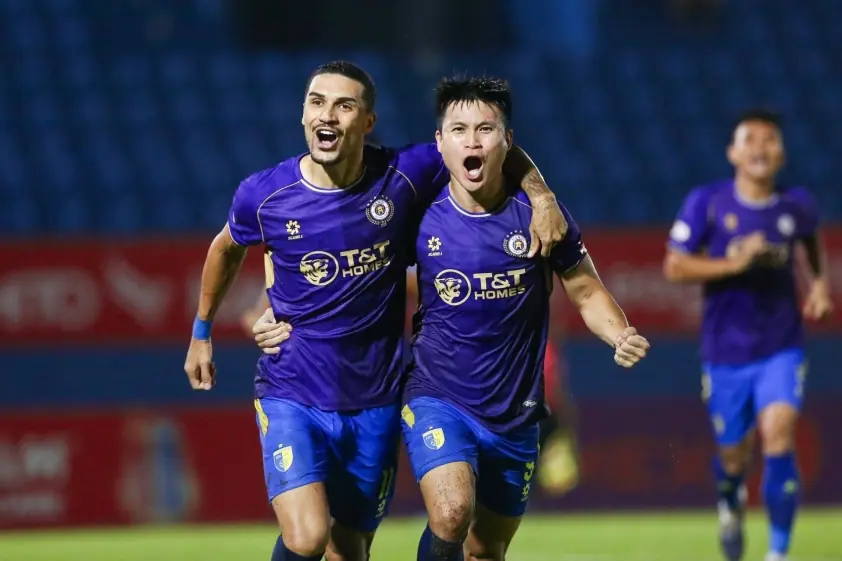 HLV Harry Kewell bày tỏ sự không hài lòng về một điều tại Việt Nam