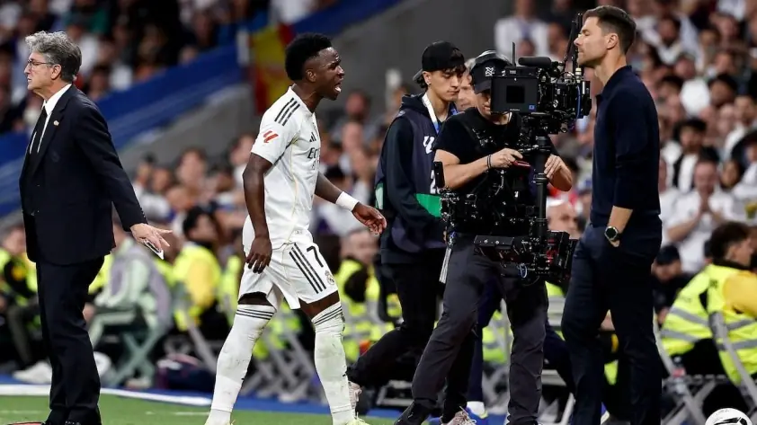Vinicius có thể bị phạt vì ‘thiết quân luật’ trong bóng đá