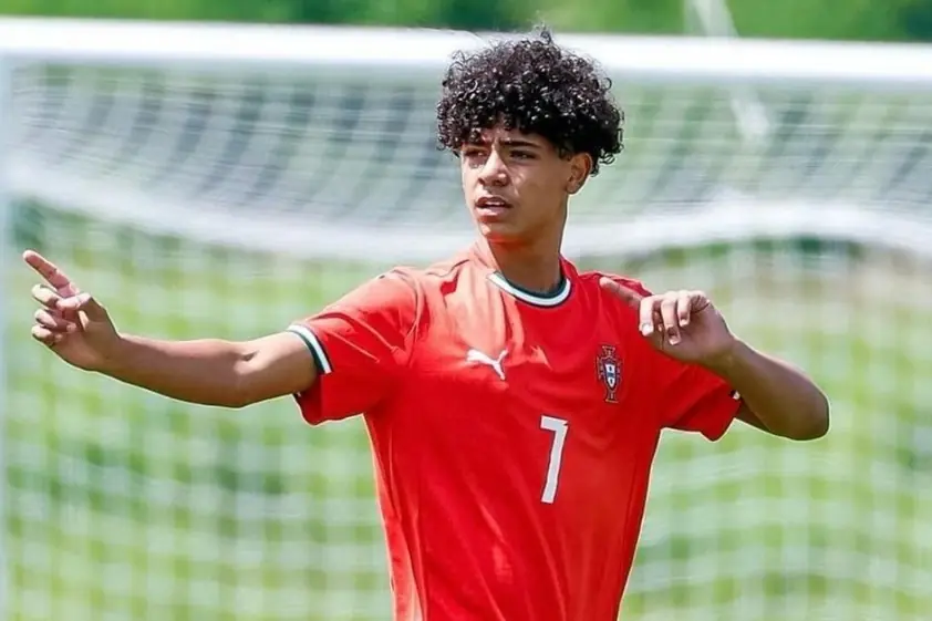 Ronaldo có con trai đầu quân cho ĐT Bồ Đào Nha!