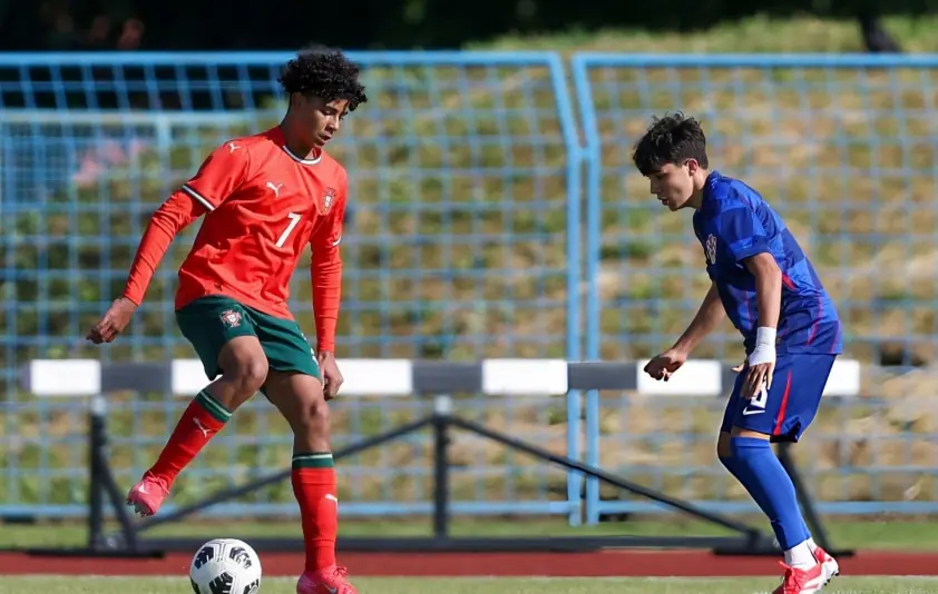 Con trai Ronaldo gây sốt tại U16 Bồ Đào Nha