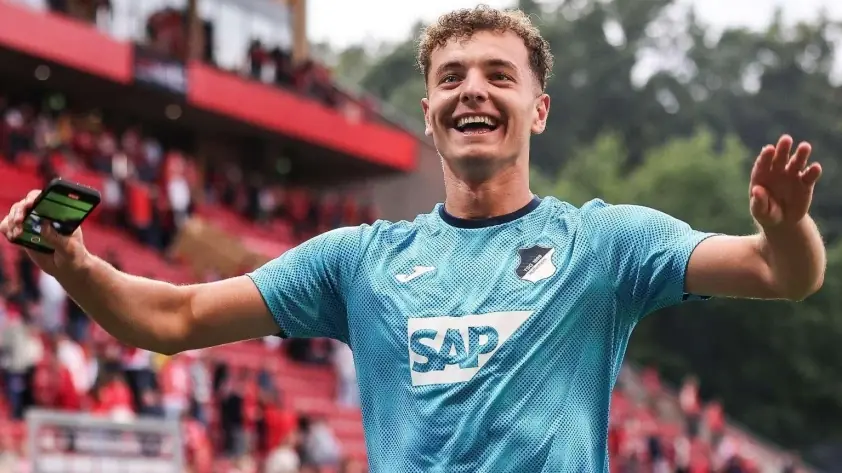 Bayern đua với Barca trong cuộc chiến giành người thay thế Harry Kane