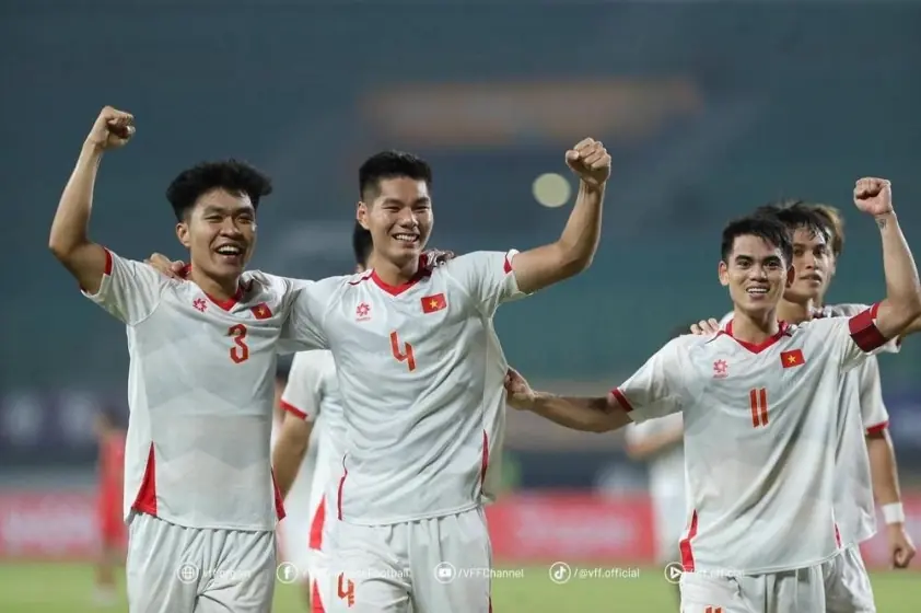 Trung vệ U23 Việt Nam gây chú ý, đem tin vui cho HLV Kim Sang Sik