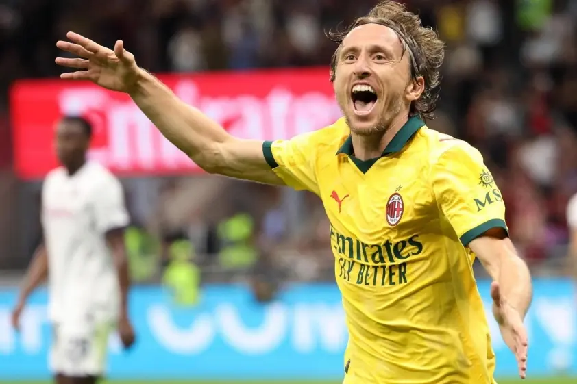 luka modric bay cao voi milan ch 68e07eaa2c3fe