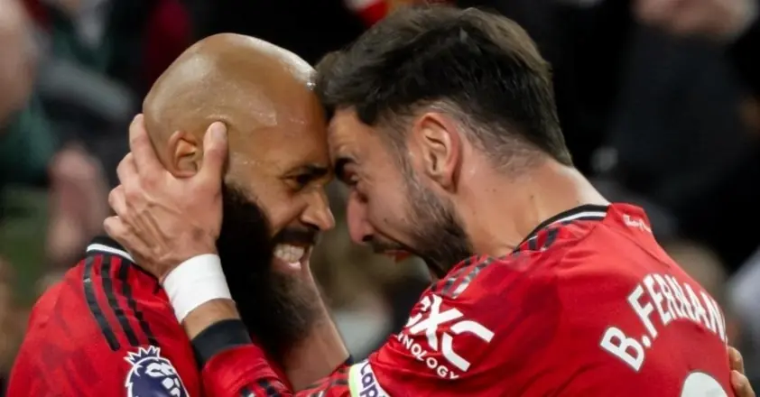 CĐV MU khuấy động Old Trafford với loạt banner AI ấn tượng
