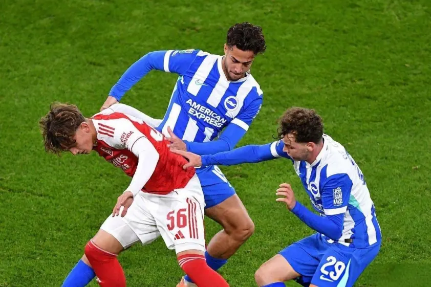 “Thiên tài Arsenal: Chàng trai 15 tuổi làm nên điều kỳ diệu”