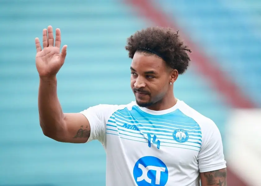 Xuân Son gây sốt với phong cách áo đội Brazil ấn tượng