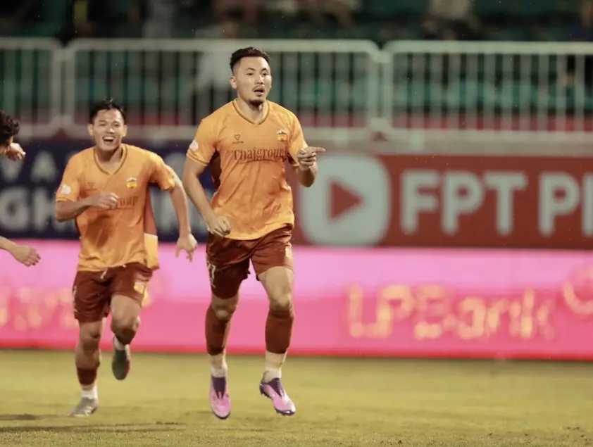 Việt kiều Pháp ghi bàn thắng đầu tiên ở V-League cho đội bóng mới