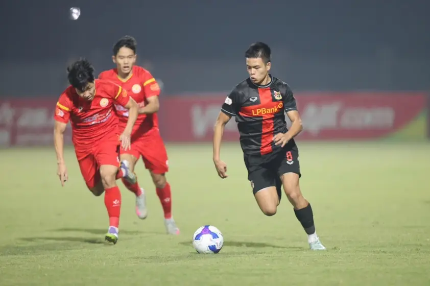Trần Thành Trung: Việt kiều vỡ òa cảm xúc khi lần đầu đá chính V-League