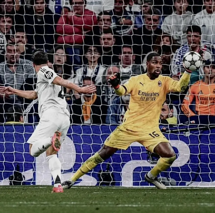 Neuer ra đi, Bayern liền tìm ‘người nhện’ Pháp về thay thế