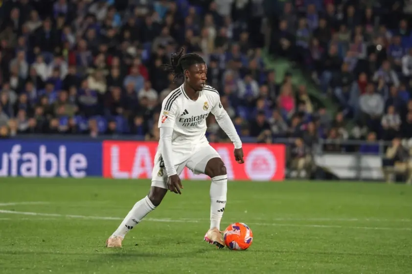 Xabi Alonso nổi giận khi học trò yêu quý bị Ngoại hạng Anh “nhòm ngó”!