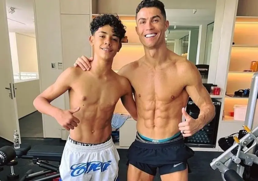 Ronaldo chia sẻ thông điệp cảm động về cậu con trai của mình