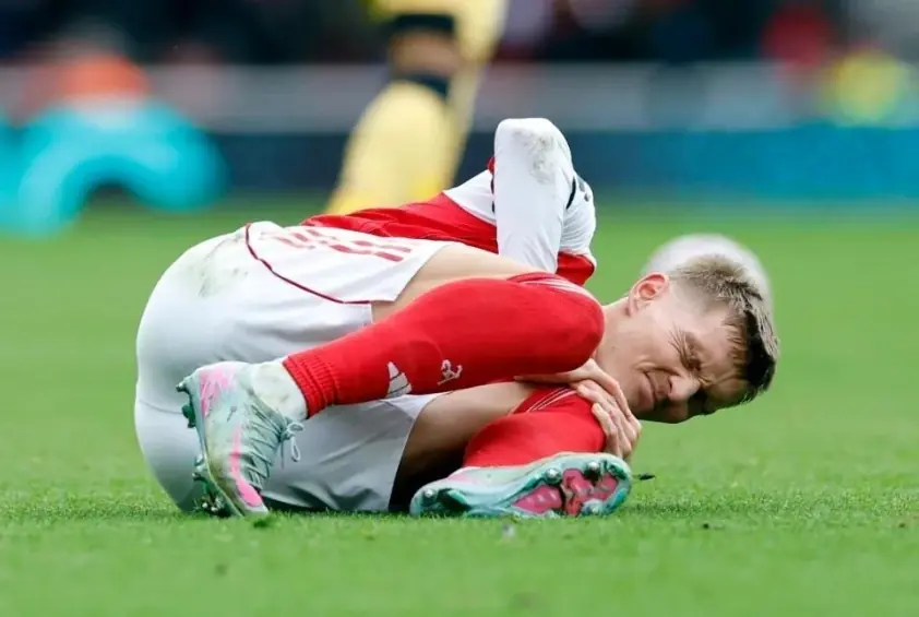 “Arsenal khó lòng vượt qua cuộc khủng hoảng hiện tại”