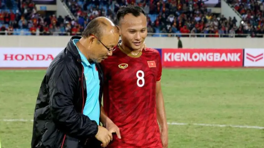 Hoàng Hên vô tình làm chấn thương nặng trò cưng của HLV Park Hang-seo