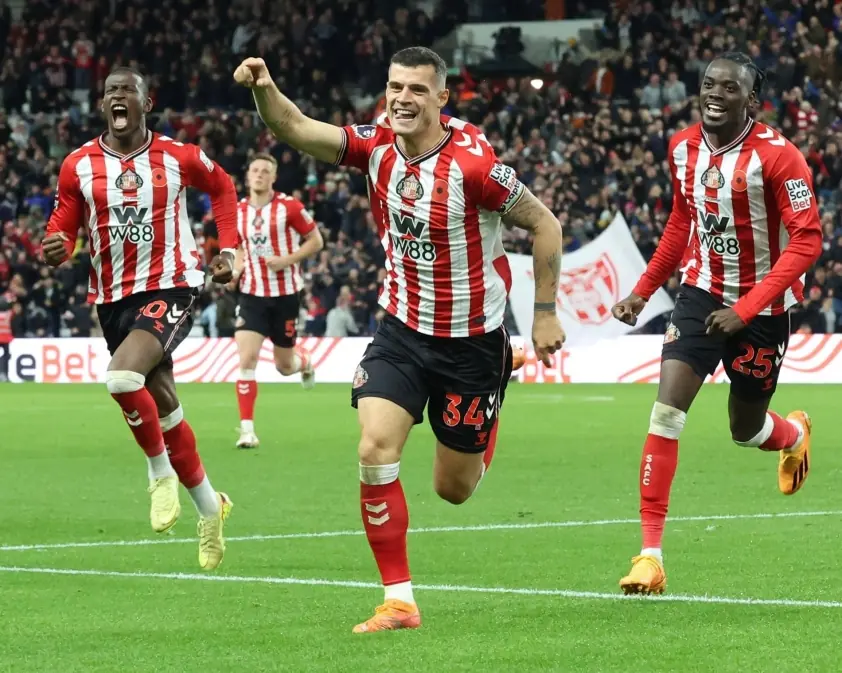 Granit Xhaka tỏa sáng, Sunderland có trận hòa kịch tính trước Everton