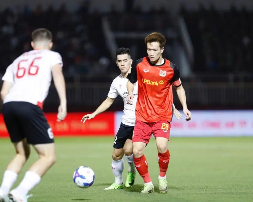 2 ngôi sao bóng đá Việt Nam gửi tin vui tới thầy Kim