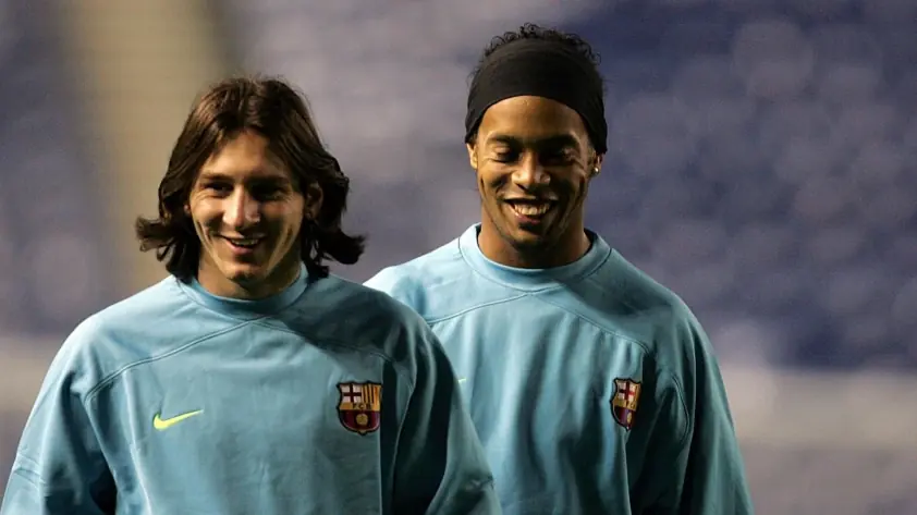 Ronaldinho chỉ ra 3 cầu thủ hay nhất lịch sử, không có Messi