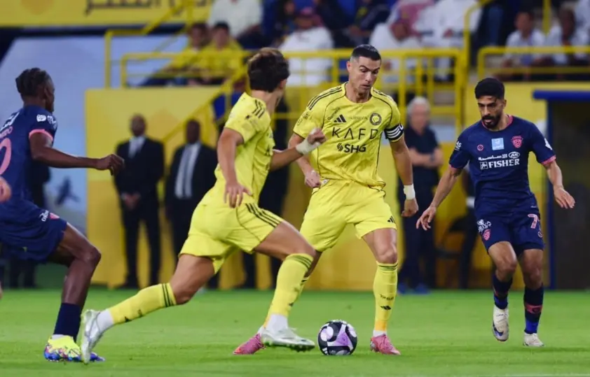 Ronaldo tỏa sáng, Al Nassr lội ngược dòng giành chiến thắng phút chót tại Saudi Pro League