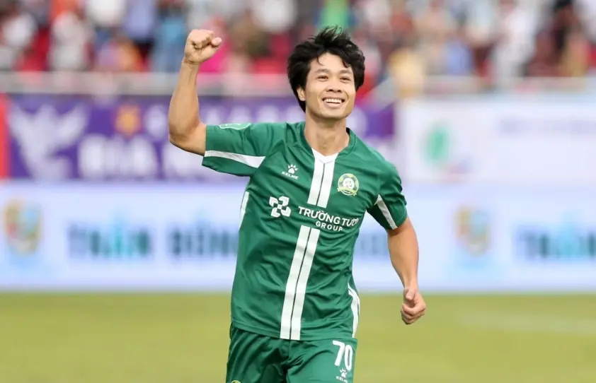 “Công Phượng gây sốt trên mạng xã hội Việt Nam”