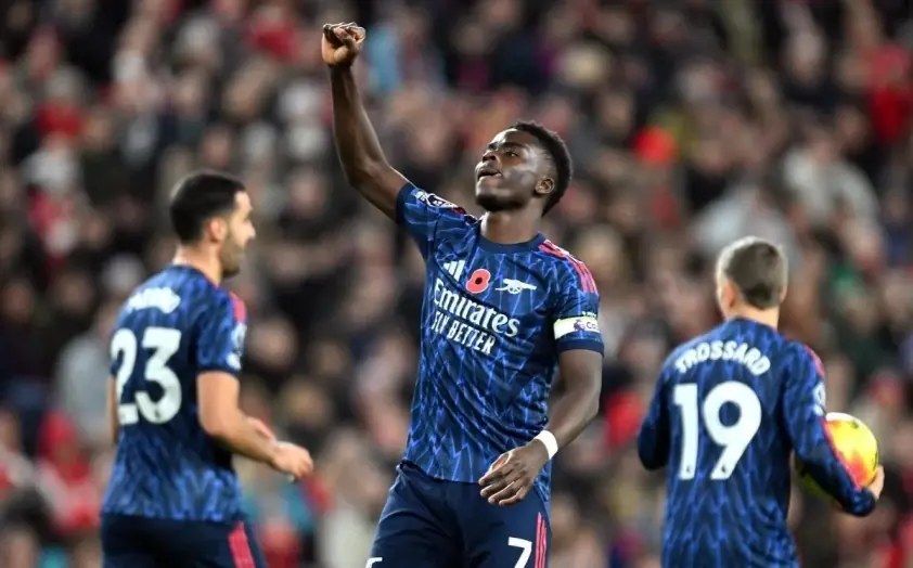 Saka bất ngờ trước phong thái lãnh đạo của siêu sao Arsenal