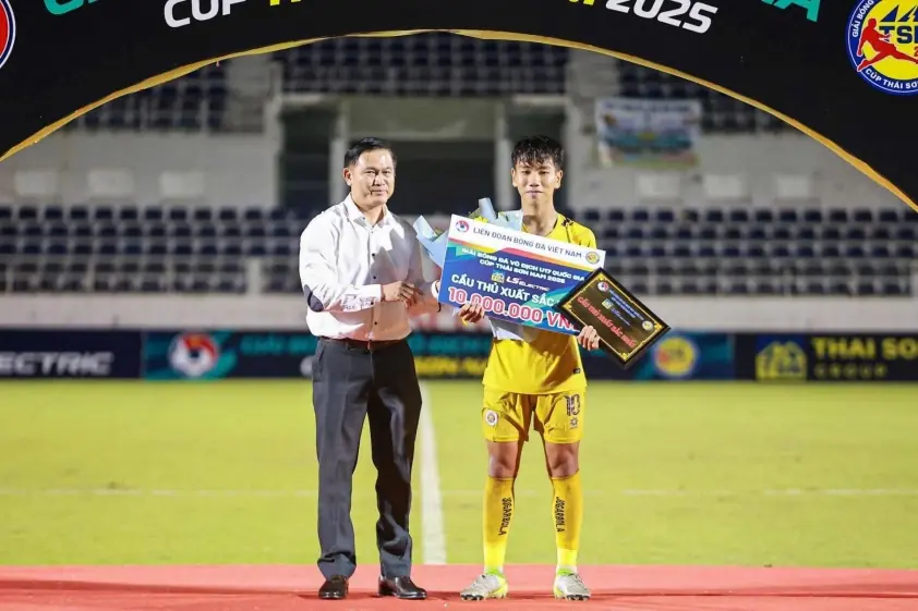 Vua phá lưới mới nói gì sau cú đúp cho U17 Việt Nam?