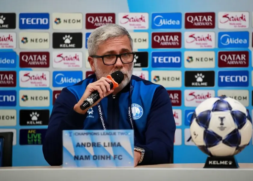 HLV Gamba Osaka khen ngợi Nam Định trước cuộc tái đấu