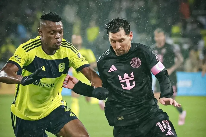 Messi ghi bàn đẹp, Inter Miami vẫn thua Nashville trong phút chót