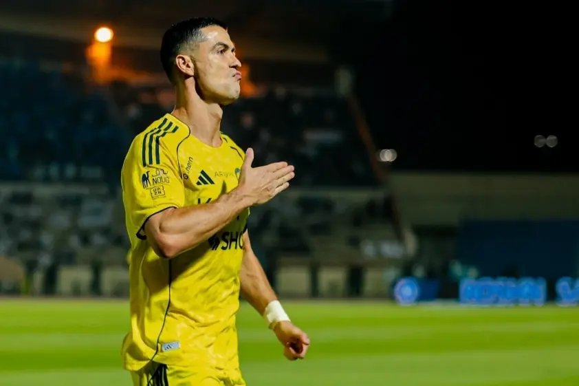 Ronaldo tiếp tục tạo dấu ấn khó tin khi bước sang tuổi 40