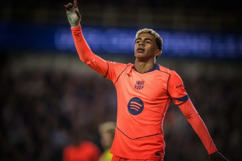 Lamine Yamal phá kỷ lục Champions League của Mbappé