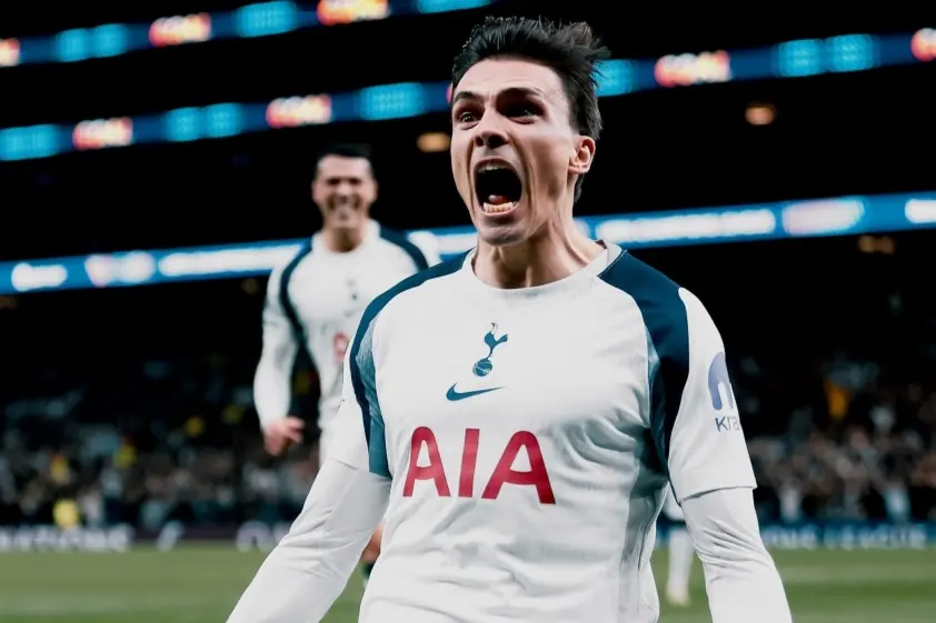 Tottenham đại thắng Copenhagen dù chỉ với 10 người chơi