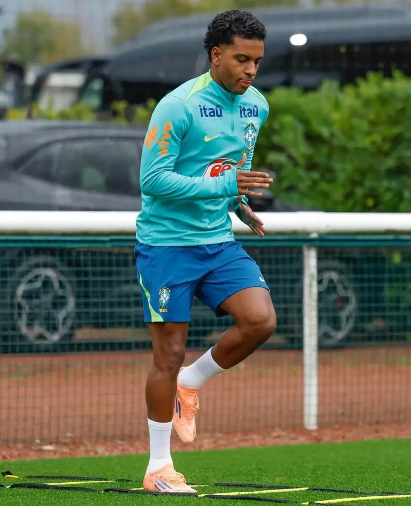 “Carlo Ancelotti hỗ trợ Arsenal trong việc chiêu mộ Rodrygo?”