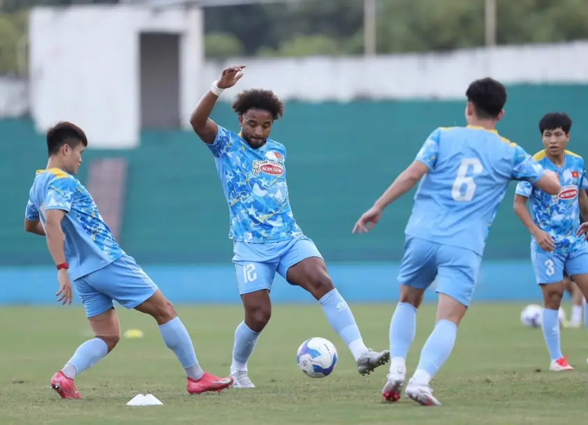 “Tuyển Việt Nam sớm sang Lào, quyết tâm giành chiến thắng”