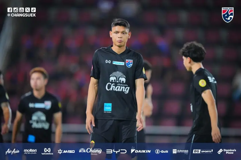 Ngôi sao rời tuyển Thái Lan sau chiến thắng trước Singapore
