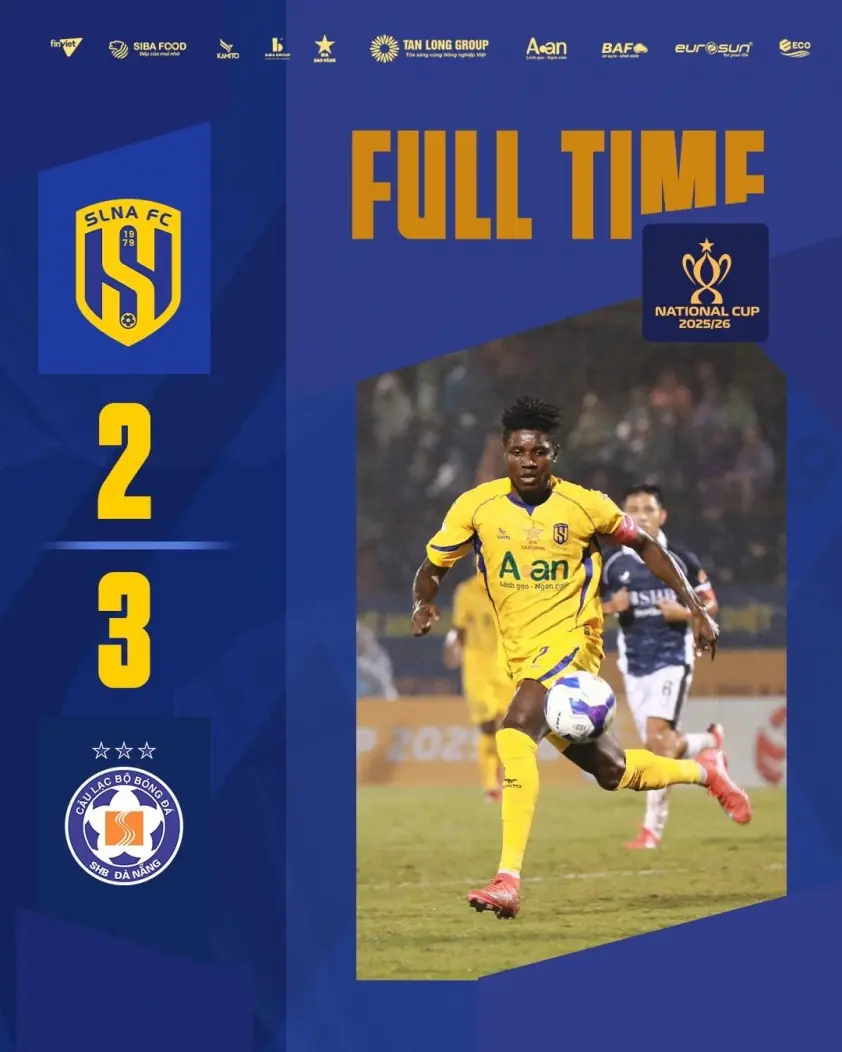 HLV Văn Sỹ Sơn phản ứng mạnh trước thẻ đỏ cho cầu thủ SLNA